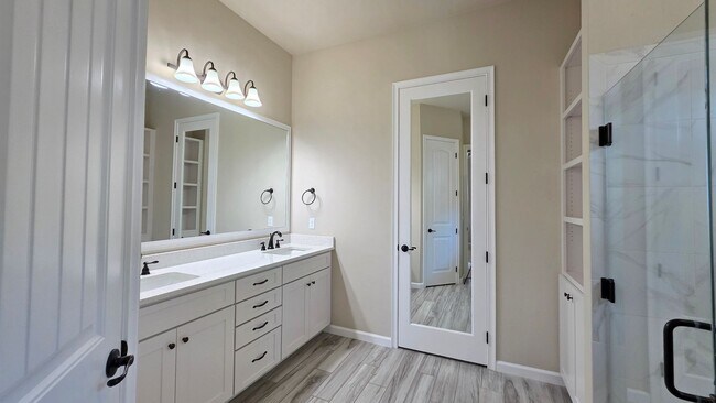 Building Photo - FOR RENT 4 BEDROOM 3 BATHROOM HOME