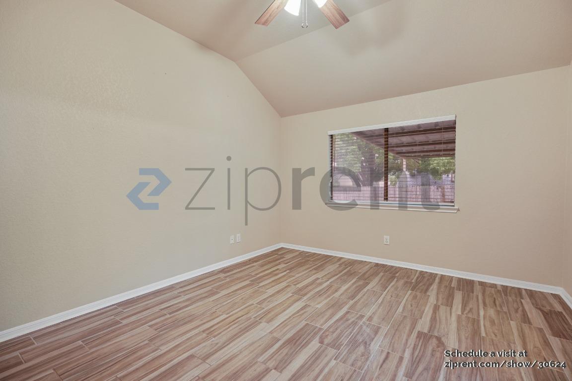 Building Photo - Unit