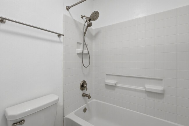 Building Photo - 6114 El Oro Dr