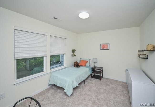 Building Photo - 8013 Rutland Village Dr