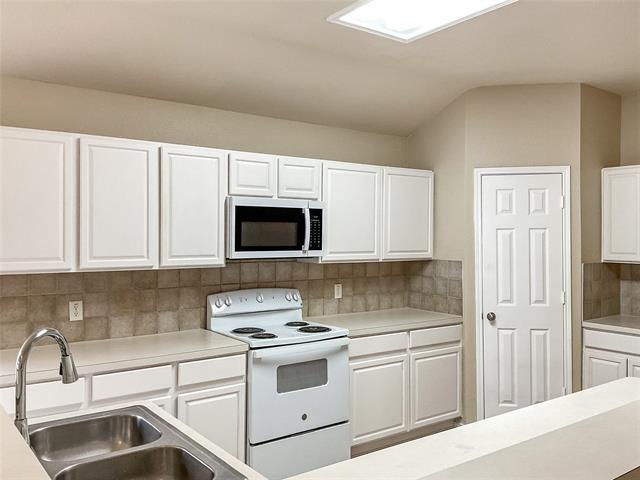 Building Photo - 8429 Beaufort Ct