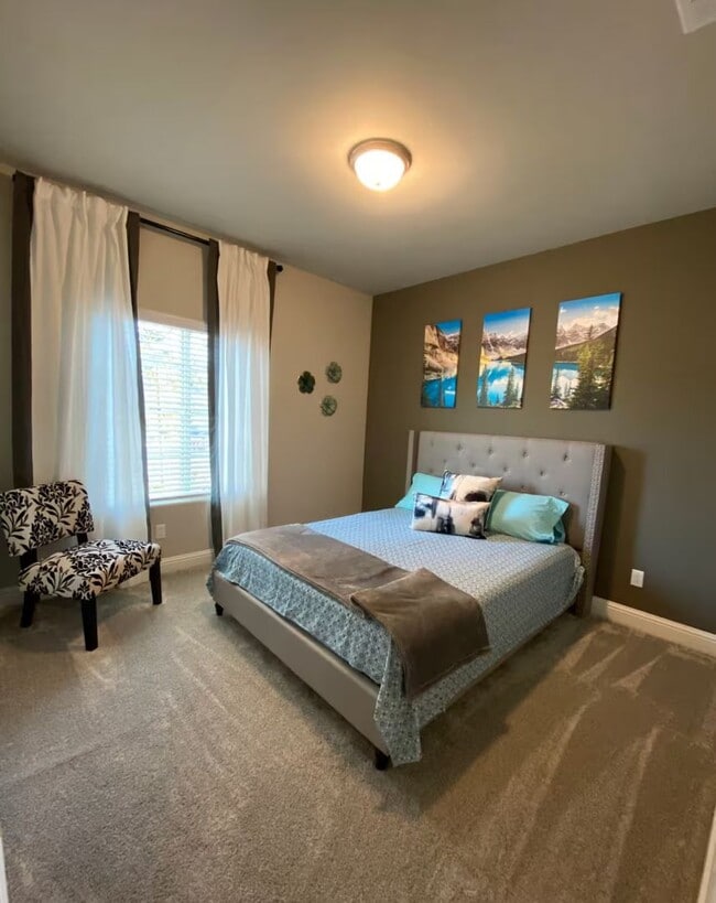 Building Photo - Unbelievable find. Fully furnished 2 or 3 Bedroom house in Seventh Standard Road area