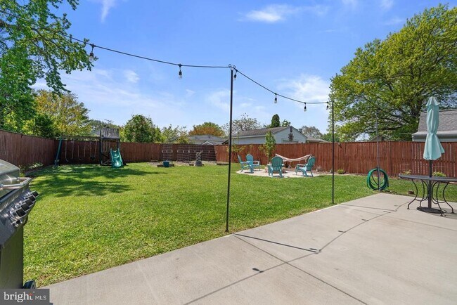 Building Photo - 465 Carvel Beach Rd