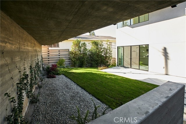 Building Photo - 929 E 68th St