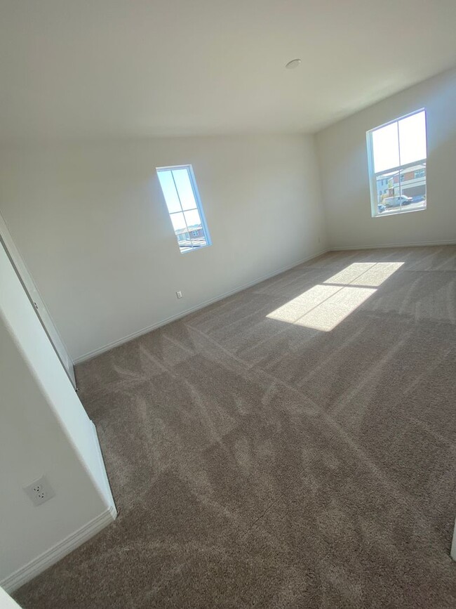 Building Photo - Like New Menifee 4 Bedroom Home