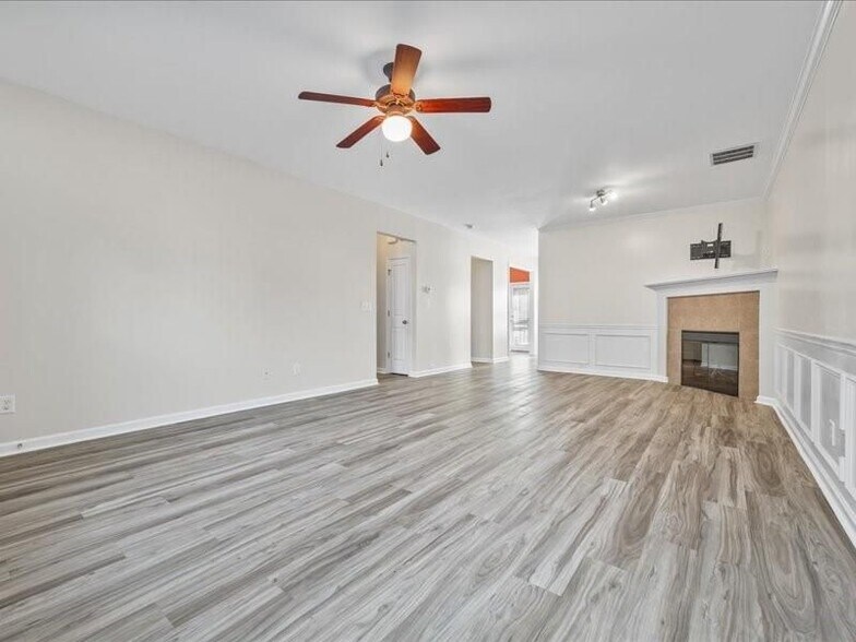 Building Photo - 472 Tufton Tr