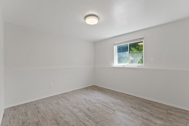 Building Photo - 2721 E Longfellow Ave