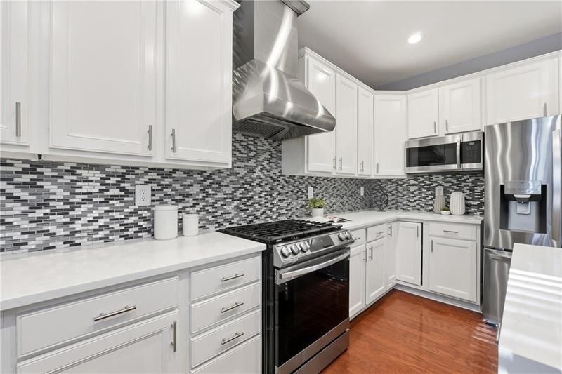 Building Photo - 3655 E Paces Walk