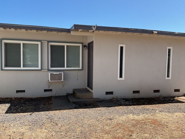 Building Photo - 5519 Paloma Ave