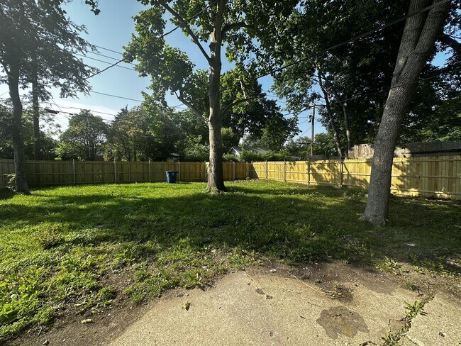 Building Photo - 10809 Sharondale Ln
