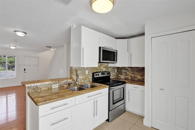Building Photo - 990 NW 78th Ave