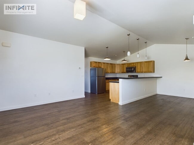 Building Photo - 3 Bedroom in River Rock