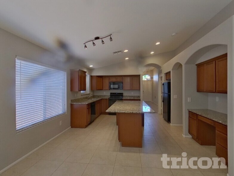 Building Photo - 41265 W Walker Wy