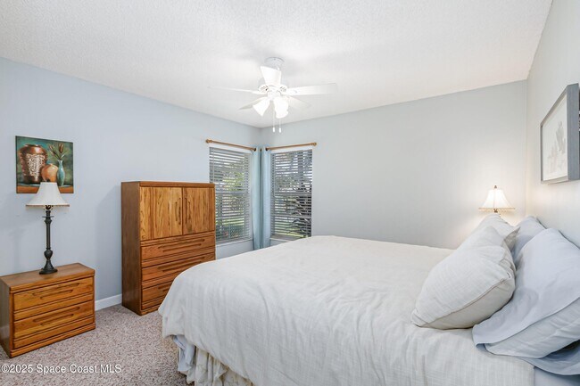 Building Photo - 4351 Silver Lake Dr