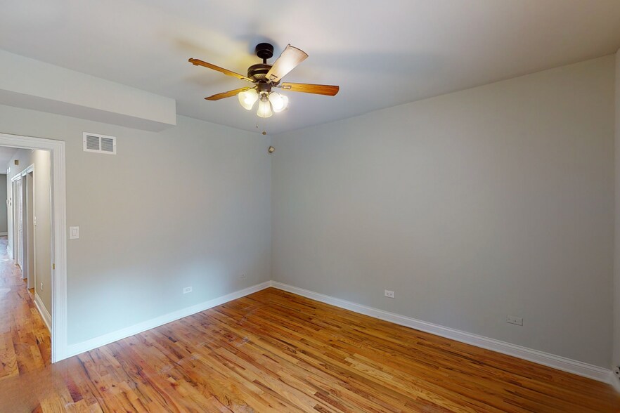 Building Photo - 1551 W Augusta Blvd
