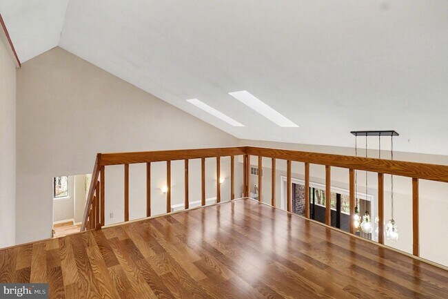 Building Photo - 910 Mountainview Dr