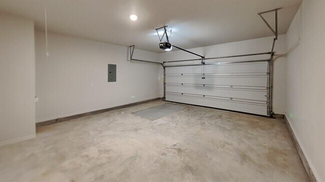 Building Photo - LUXURY 3 bedroom 2 bathroom cottage in 55+ community in Warr Acres, OK (LEASING SPECIAL)