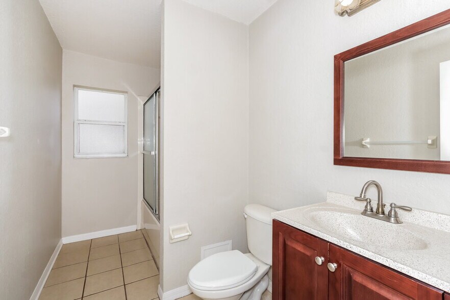 Building Photo - 8834 Pebblebrooke Dr