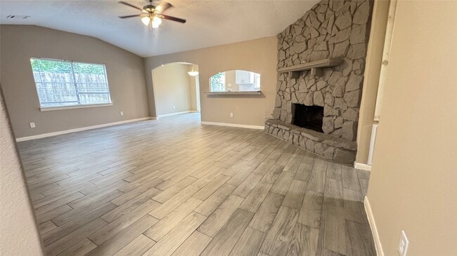 Building Photo - 3303 Glen Spring Dr
