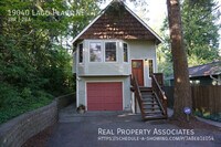 Building Photo - 19040 Lago Pl NE
