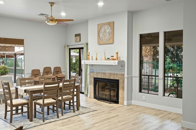 Building Photo - 989 Creekhill Ln