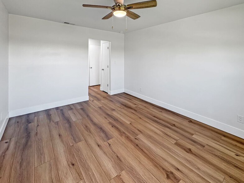 Building Photo - 8300 Bardmoor Blvd