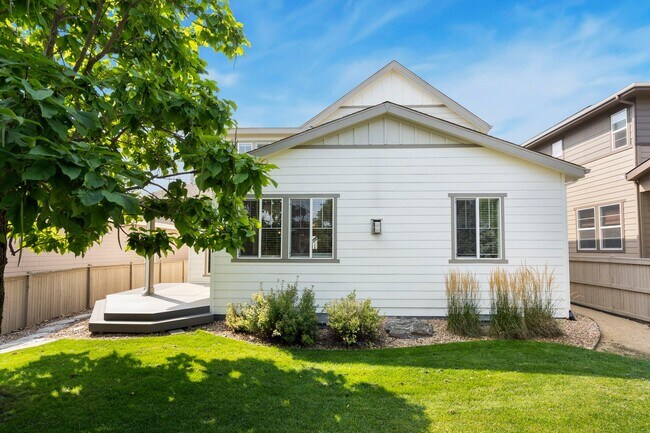 Building Photo - 3-Bed 3-Bed House