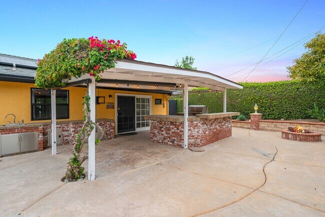 Building Photo - **724 E Cypress Ave Glendora** 4 bedroom 2 bath !!2 weeks free OAC!!