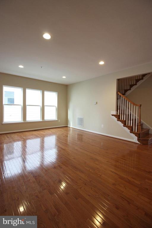 Building Photo - 11518 Amherst Ave