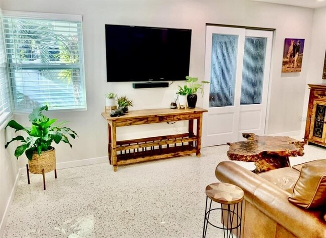 Building Photo - 2472 Coronado Way