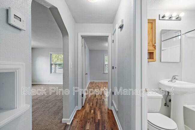 Building Photo - 4820 W.Franklin St.