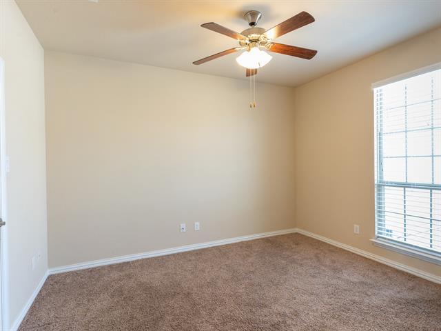 Building Photo - 2943 Ladoga Dr