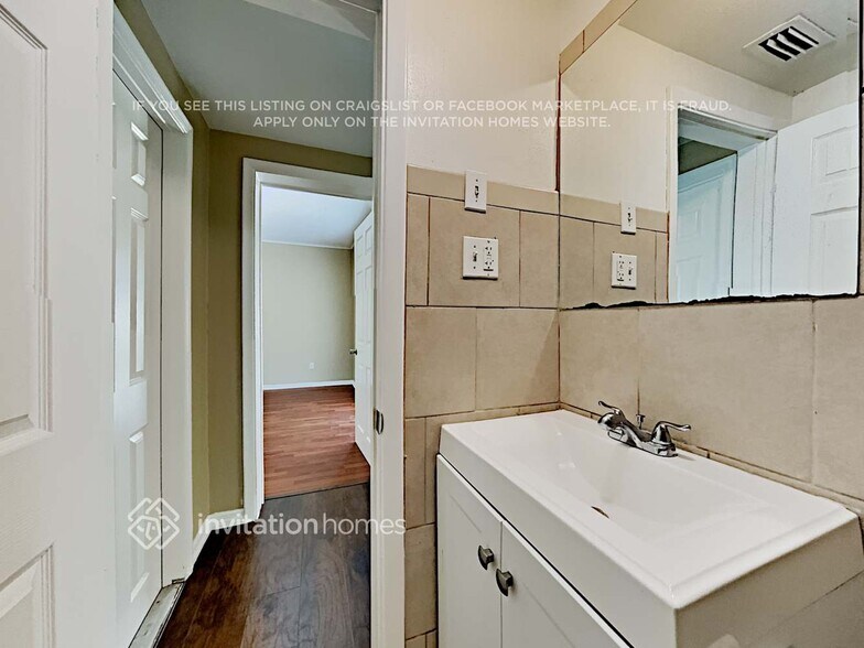 Building Photo - 2329 Lorena Ln