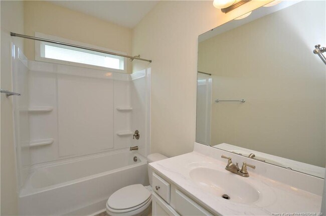 Building Photo - 84 Fairview St