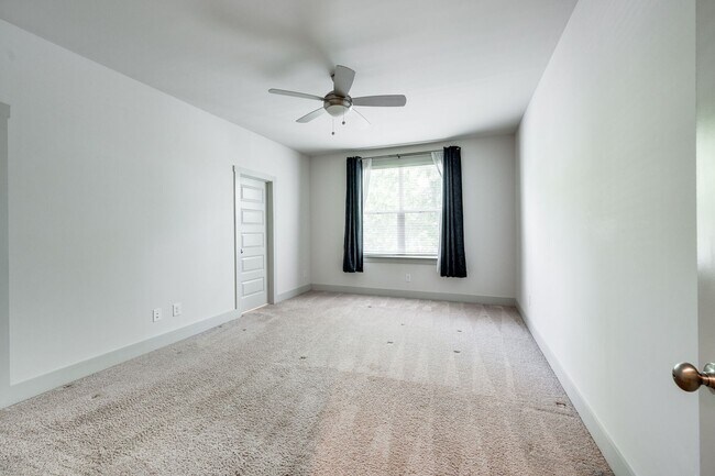 Building Photo - Beautiful 3BE/2.5BA by Invent Communities/...