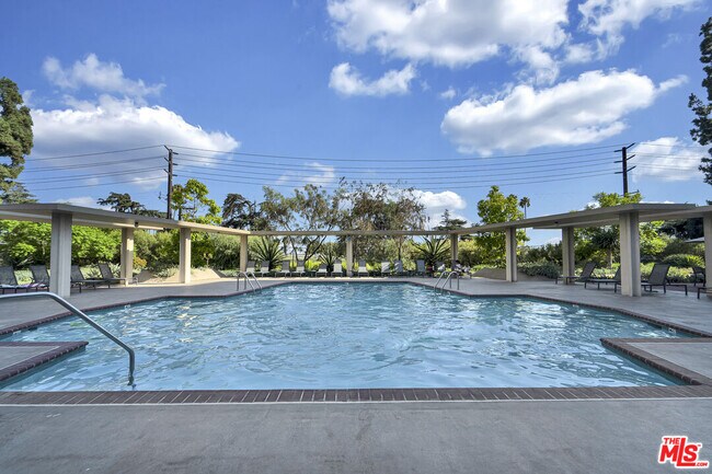 Building Photo - 4455 Los Feliz Blvd