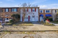 Building Photo - Three-bedroom, two-and-a-half bathrooms in Pembroke Meadows!