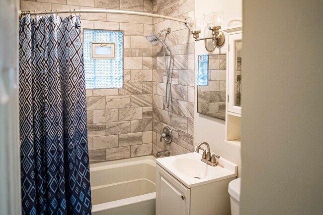 Bathroom - 601 Harlem Rd