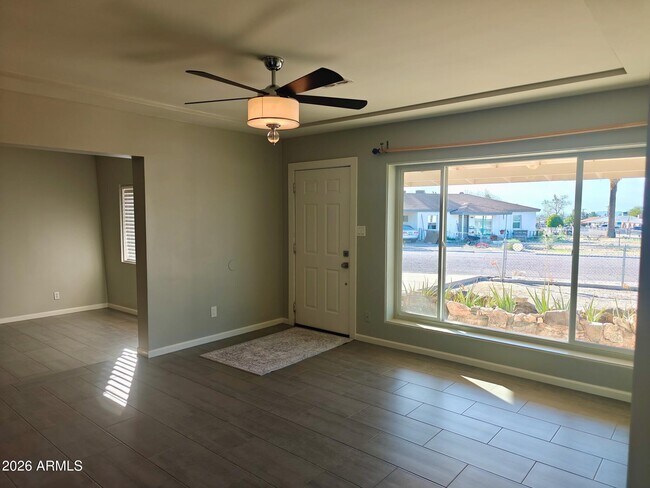 Building Photo - 251 W Buist Ave