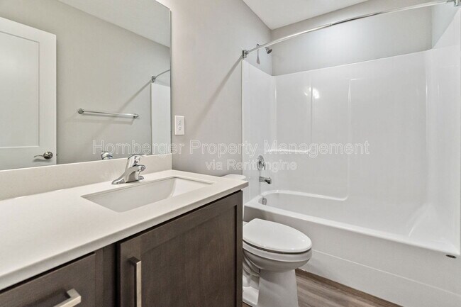 Building Photo - 1305 N Coach Dr