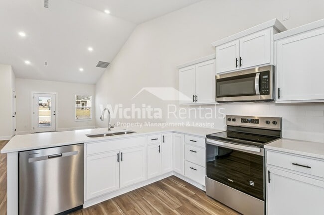 Building Photo - 1738-1738 S Hickory Creek St