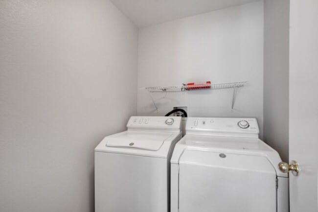 Building Photo - Awesome 3 Bedroom, 2 Story Home in North L...