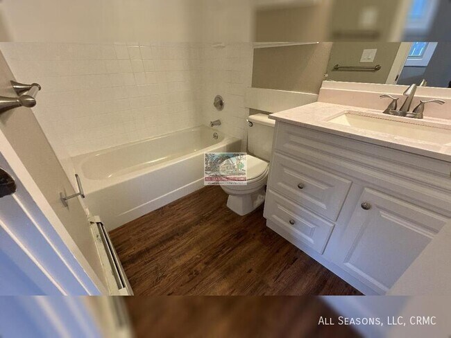 Building Photo - 410 E Dale St