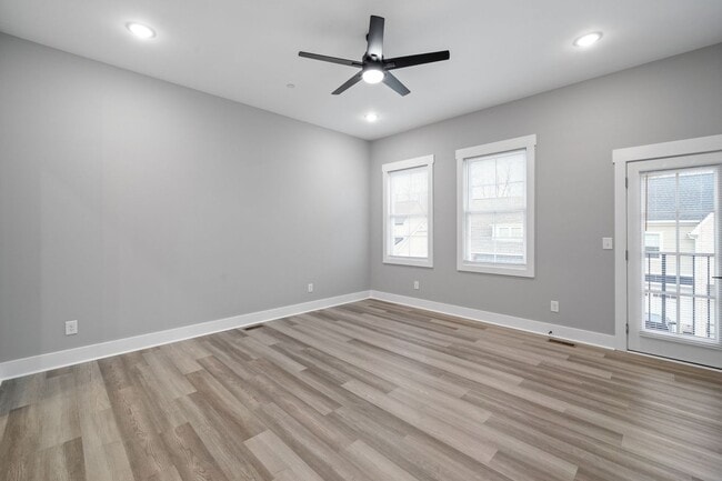 Building Photo - Gorgeous 3 Story 4 Bedroom Pet Friendly Home For Rent!