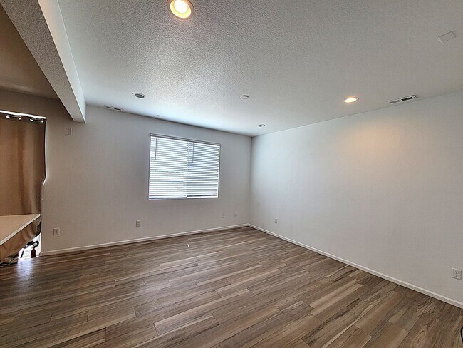 Building Photo - ALL PROSPECTIVE TENANTS MUST SUBMIT A $58 NON-REFUNDABLE APPLICATION FEE PER APPLICANT ONLINE AND...