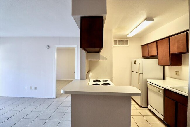 Building Photo - 9220 Bellwood Ln