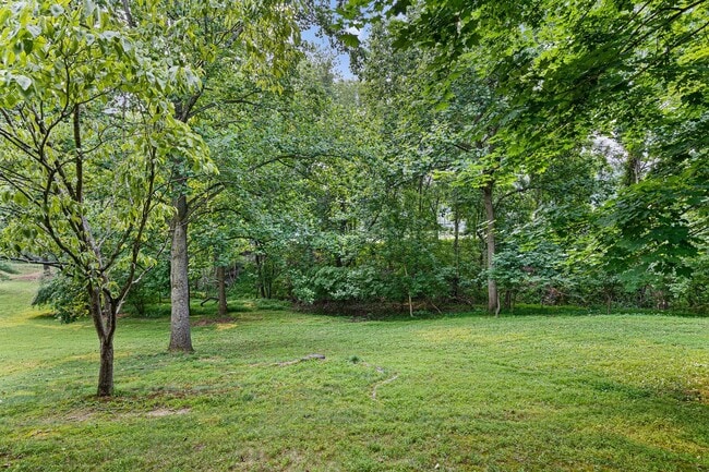 Building Photo - Beautiful End Unit Townhome in Weatherhill Farms