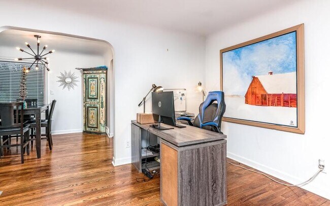 Building Photo - 3 bedroom in Seattle WA 98116