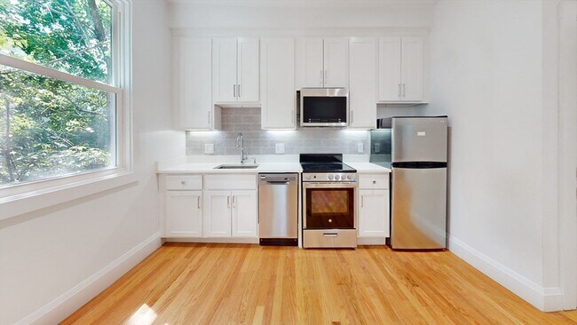 Building Photo - 21 Regent Cir