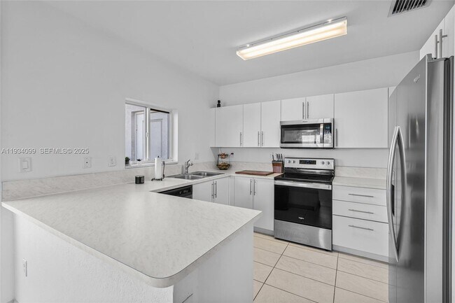 Building Photo - 1270 NW 3rd Ln